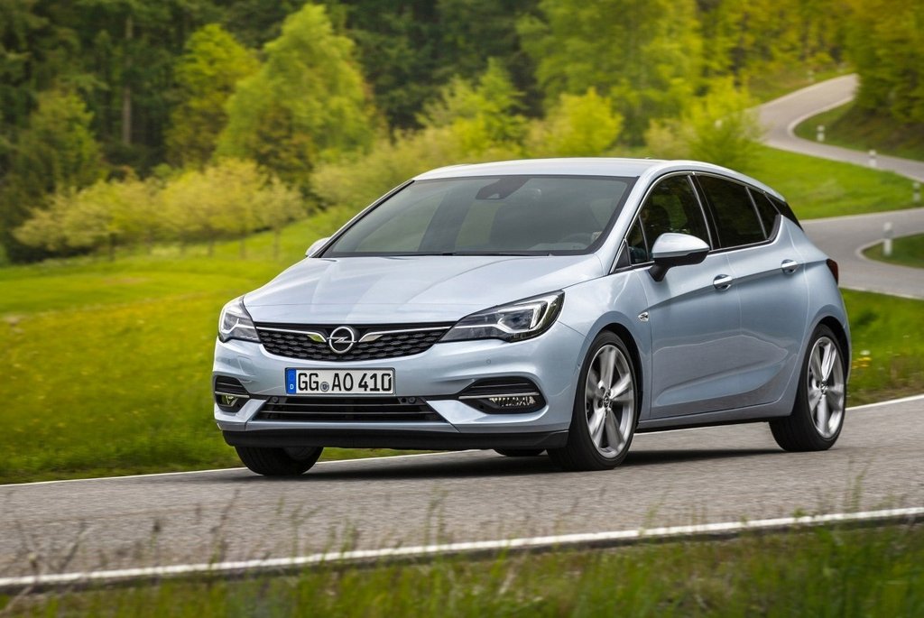 Przegląd odświeżony model Opel Astra Hatchback