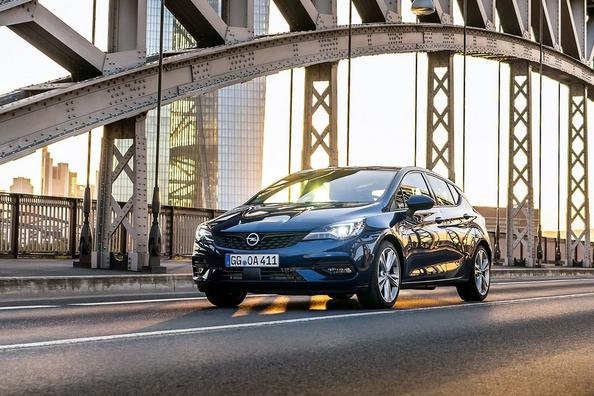 Przegląd odświeżony model Opel Astra Hatchback