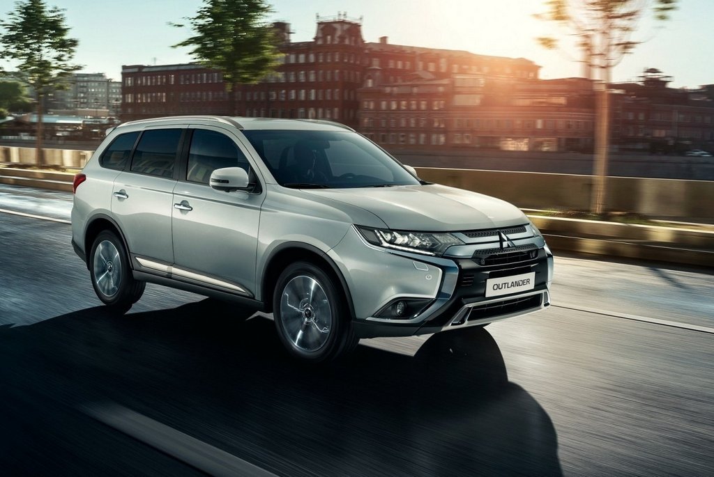 Przegląd crossover Mitsubishi Outlander