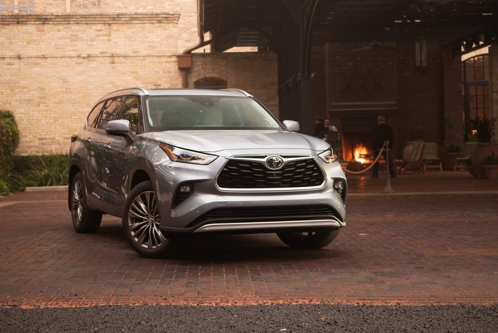 Nowa generacja zwrotnicy Toyota Highlander