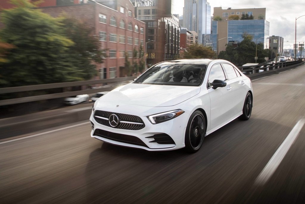 Przegląd kompaktowego modelu Mercedes-Benz A-Class Sedan