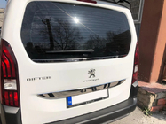 Peugeot Partner/Rifter 2019- Dolna listwa szyby stal nierdzewna Carmos - Turecka Stal Nierdzewna zdjęcia 4