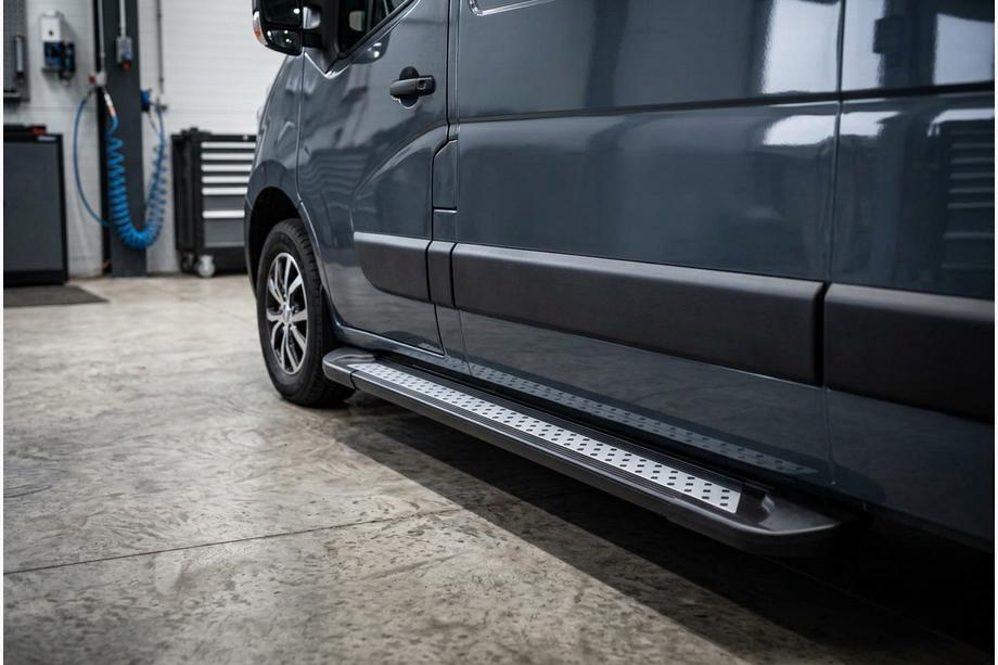Nissan NV400 2010-2024 Progi Boczne New Vision Black (2 szt., Aluminium) Krótki Rozstaw Osi Image