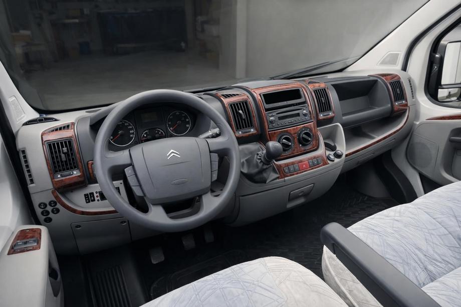 Fiat Ducato 2006-2025 Nakładki na deskę rozdzielczą (2006-2014) Drewno Image