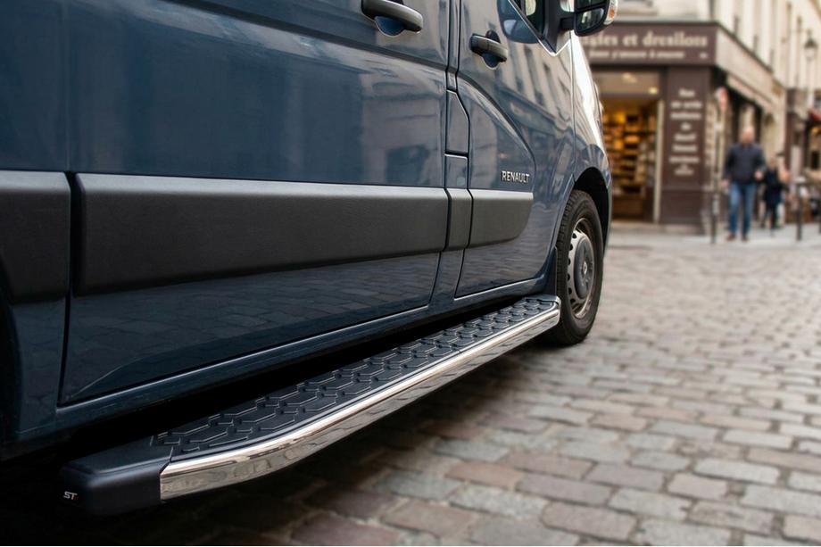 Renault Master 2011-2023 Progi Boczné BlackLine (2 szt. Aluminium) Image