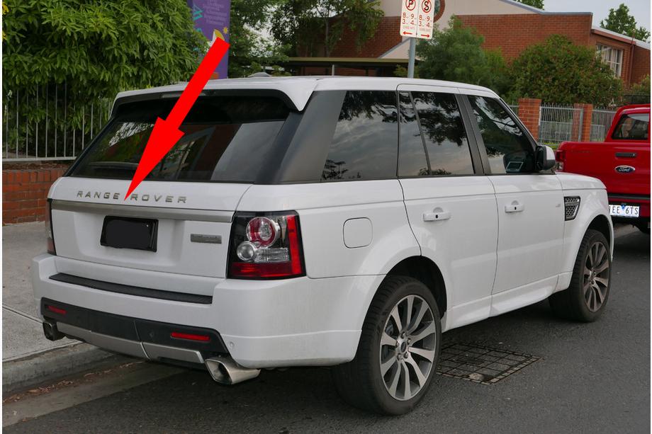 Range Rover Sport 2005-2013 Listwa tylna nad tablicą rejestracyjną (szara) Image