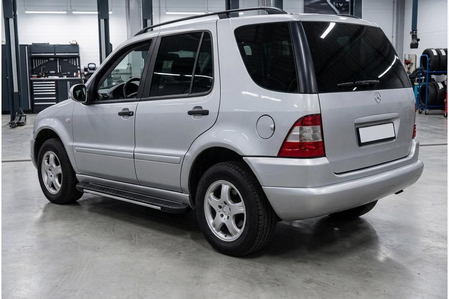 Mercedes ML W163 1997-2005 Progi boczne Bosphorus Grey (2 szt., aluminium) Image