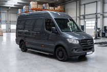 Mercedes Sprinter W907/W910 2018- Progi boczne Bosphorus Grey (2 szt., aluminium) zdjęcia 1