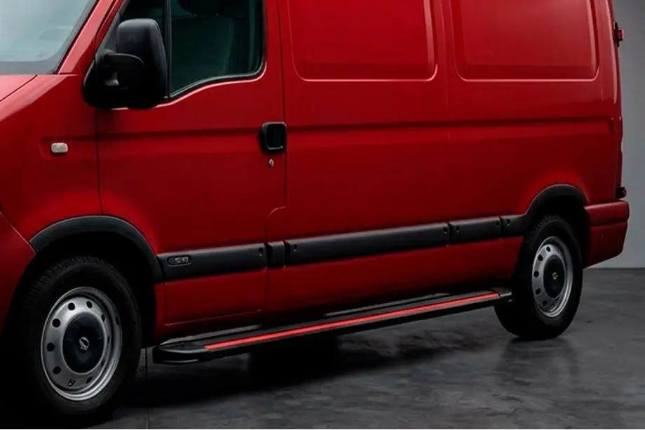 Nissan Interstar 2002-2010 Progi Boczné Maya Red (2 szt., Aluminium) Image