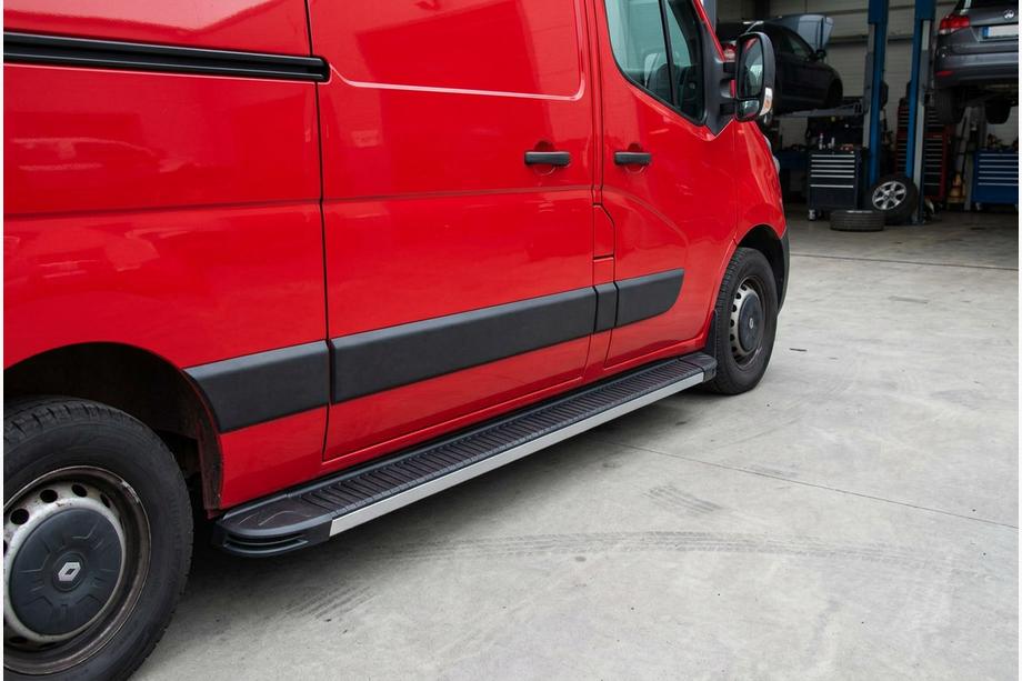 Nissan NV400 2010-2024 Progi Boczné Maya V1 (2 szt., Aluminium) Image