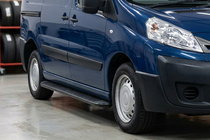 Fiat Scudo 2007-2015 Progi Boczné Tayga Black (2 szt., Aluminium) zdjęcia 1