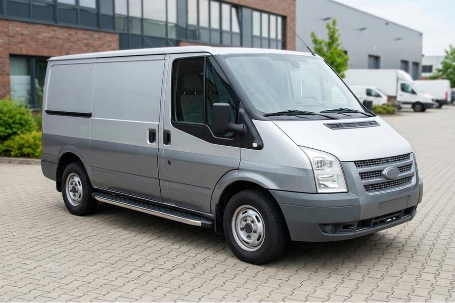 Ford Transit 2000–2014 Progi Boczné BlackLine (2 szt., Aluminium) Image