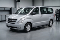 Hyundai H300, H1, Starex 2008-2020 Progi Boczné Allmond Black (2 szt., aluminium) zdjęcia 1