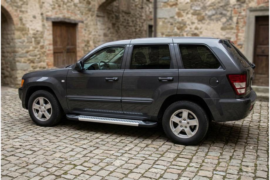 Jeep Grand Cherokee WK 2004-2010 Progi Boczné New Vision Grey (2 szt., Aluminium) Image
