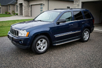 Jeep Grand Cherokee WK 2004-2010 Progi Boczné BlackLine (2 szt., Aluminium) zdjęcia 1
