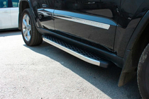 Jeep Grand Cherokee WK2 2010-2021 Progi Boczné BlackLine (2 szt., Aluminium) zdjęcia 1