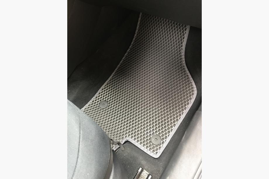 Volkswagen Sharan 2010-2023 Dywaniki poliuretanowe (2 rząd, EVA, czarne) Zdjęcia 3