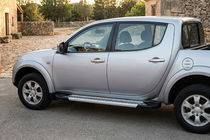 Mitsubishi L200 2006-2015 Progi Boczné New Vision Grey (2 szt., Aluminium) zdjęcia 1