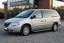 Chrysler Voyager 2001-2007 Progi Boczné BlackLine (2 szt., Aluminium) zdjęcia 1