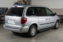 Chrysler Voyager 2001-2007 Progi Boczné Allmond Black (2 szt., Aluminium) zdjęcia 1