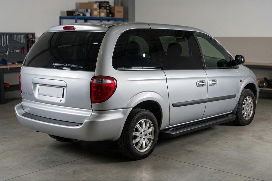 Chrysler Voyager 2001-2007 Progi Boczné Allmond Black (2 szt., Aluminium) Image