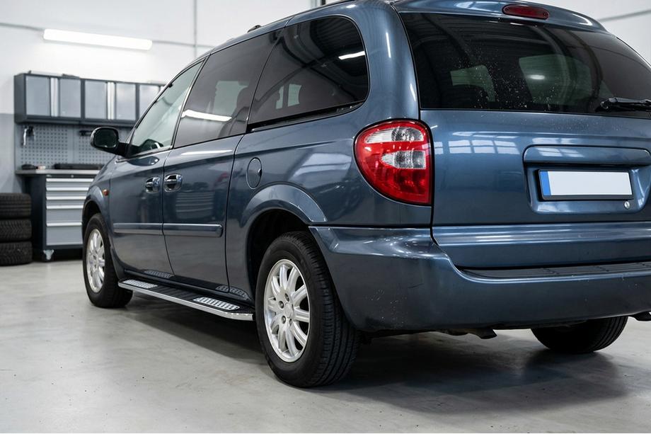 Chrysler Voyager 2001-2007 Progi Boczné Tayga V2 (2 szt., Aluminium) Image