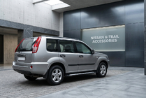 Nissan X-trail T30 2002-2007 Progi Boczne New Vision Black (2 szt., Aluminium) zdjęcia 1