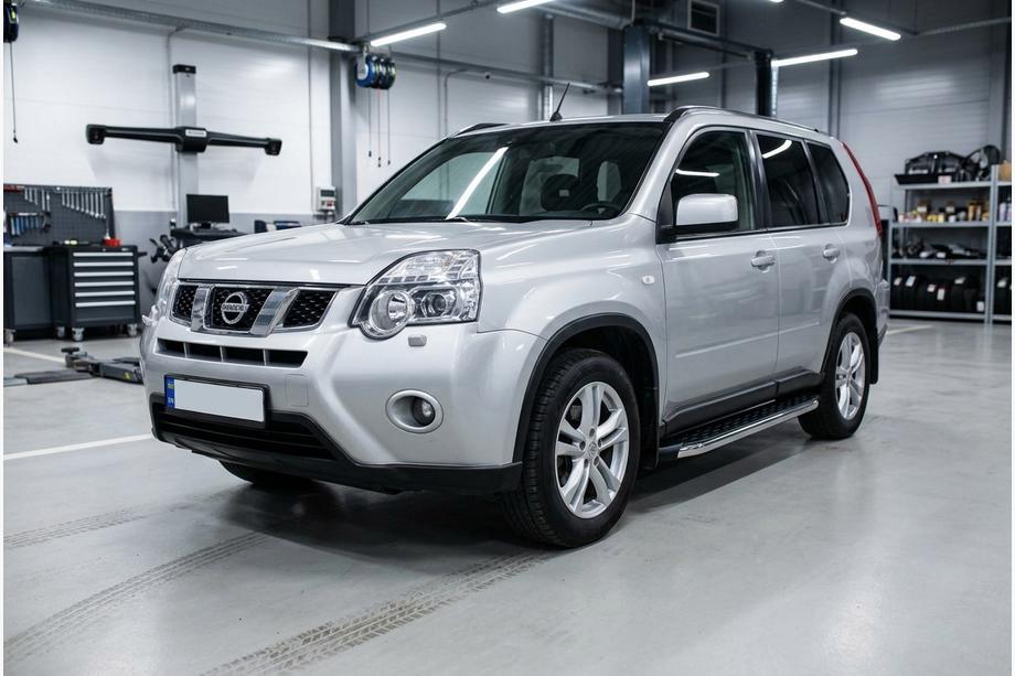 Nissan X-trail T31 2007-2014 Progi Boczné BlackLine (2 szt., Aluminium) Image