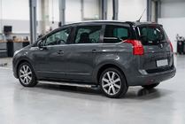 Peugeot 5008 2009-2016 Progi Boczné BlackLine (2 szt., Aluminium) zdjęcia 1