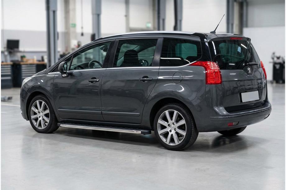 Peugeot 5008 2009-2016 Progi Boczné BlackLine (2 szt., Aluminium) Image