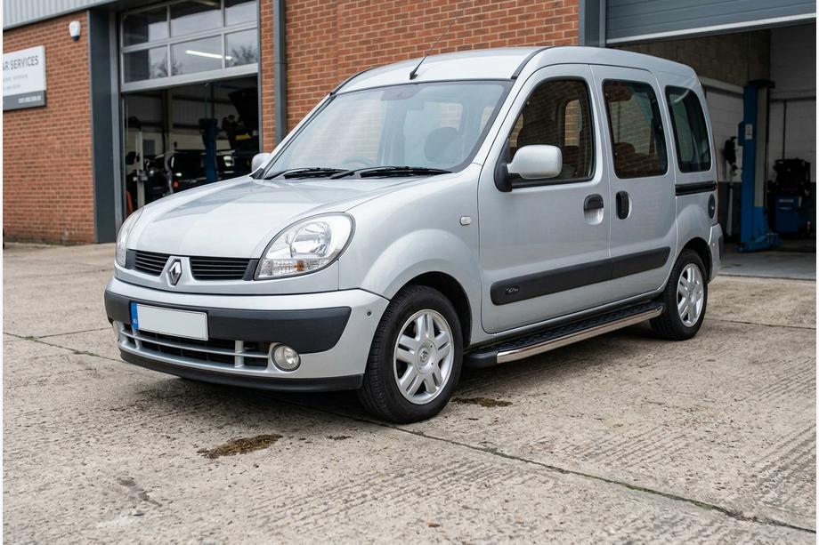 Renault Kangoo 1998-2008 Progi Boczné BlackLine (2 szt., Aluminium) Image