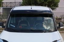 Fiat Doblo II 2010-2022 Daszek na przednia szybe (czarny polysk, 5mm) zdjęcia 4