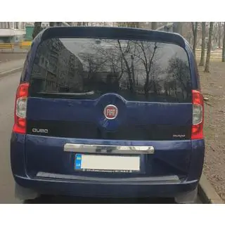 Listwa chromowana nad tablicą rejestracyjną (stal nierdzewna)