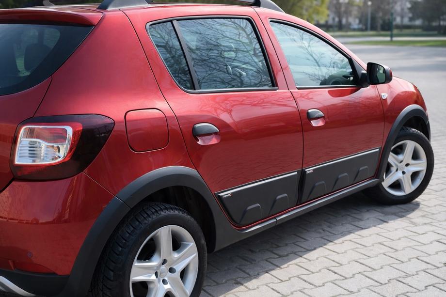 Dacia Sandero 2013-2020 Listwy Drzwiowe (4 szt, ABS) Image