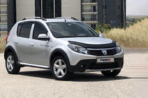 Dacia Sandero 2007-2013 Deflektor maski (EuroCap) zdjęcia 4