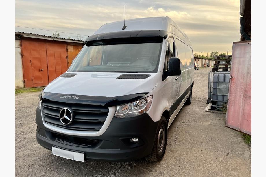 Mercedes Sprinter W907/W910 2018- Daszek na szybę przednią (czarny połysk, 5mm) Zdjęcia 3