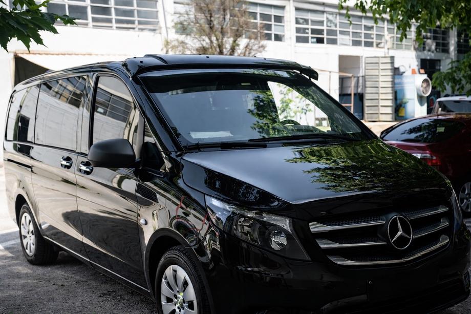 Mercedes Vito/V-class W447 2014- Daszek na szybę przednią (czarny połysk, 5mm) Image