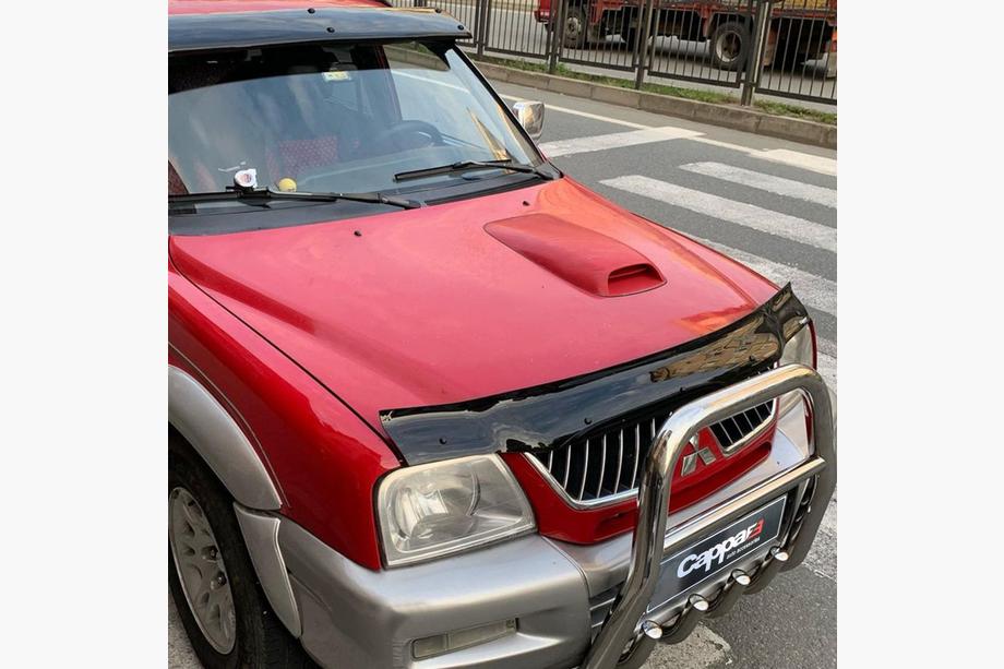 Mitsubishi L200 1996-2006 Deflektor maski (EuroCap) Zdjęcia 2