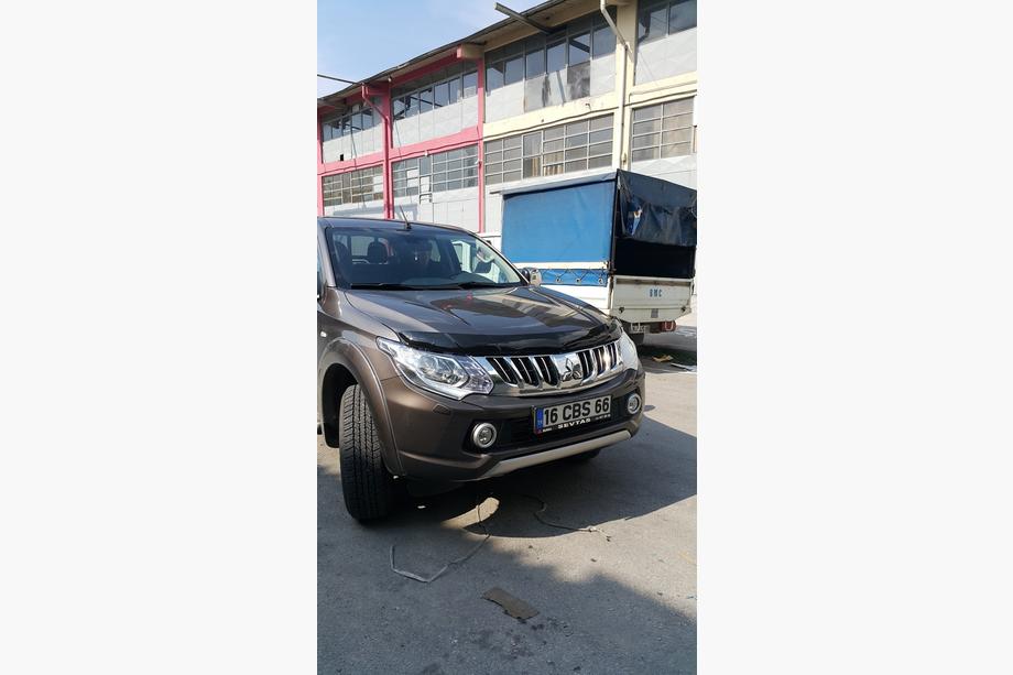 Mitsubishi L200 2015-2024 Deflektor maski (2015-2019, EuroCap) Zdjęcia 5