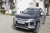 Mitsubishi L200 2015-2024 Deflektor maski (2019+, EuroCap) zdjęcia 11