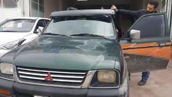 Mitsubishi L200 1996-2006 Daszek na szybę przednią (czarny połysk, 5mm) zdjęcia 4