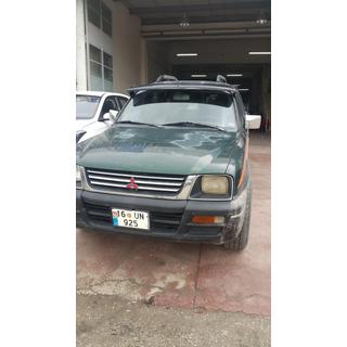 Daszek na szybę przednią (czarny połysk, 5mm) Mitsubishi L200 1996-2006 zdjęcia 3