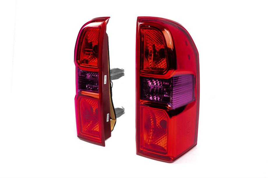 Nissan Patrol Y61 1997-2011 Tylne lampy RED (2004-2008, 2 szt) Image