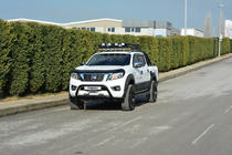 Nissan Navara/NP300 2016- Deflektor maski (EuroCap) zdjęcia 4