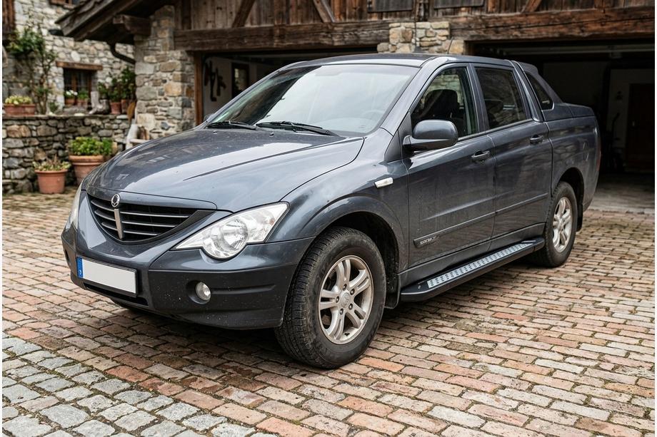 SsangYong Action 2005-2018 Progi Boczne New Vision Black (2 szt., Aluminium) Image