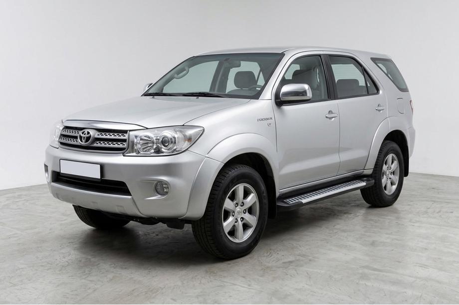 Toyota Fortuner 2006-2015 Progi Boczné Line (2 szt., Aluminium) Image