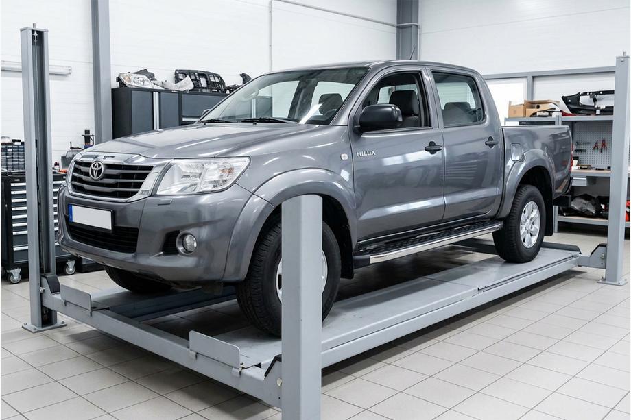 Toyota Hilux 2006-2015 Progi Boczné BlackLine (2 szt., Aluminium) Image