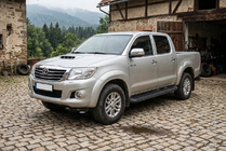 Toyota Hilux 2006-2015 Progi Boczné Tayga Black (2 szt., Aluminium) zdjęcia 1