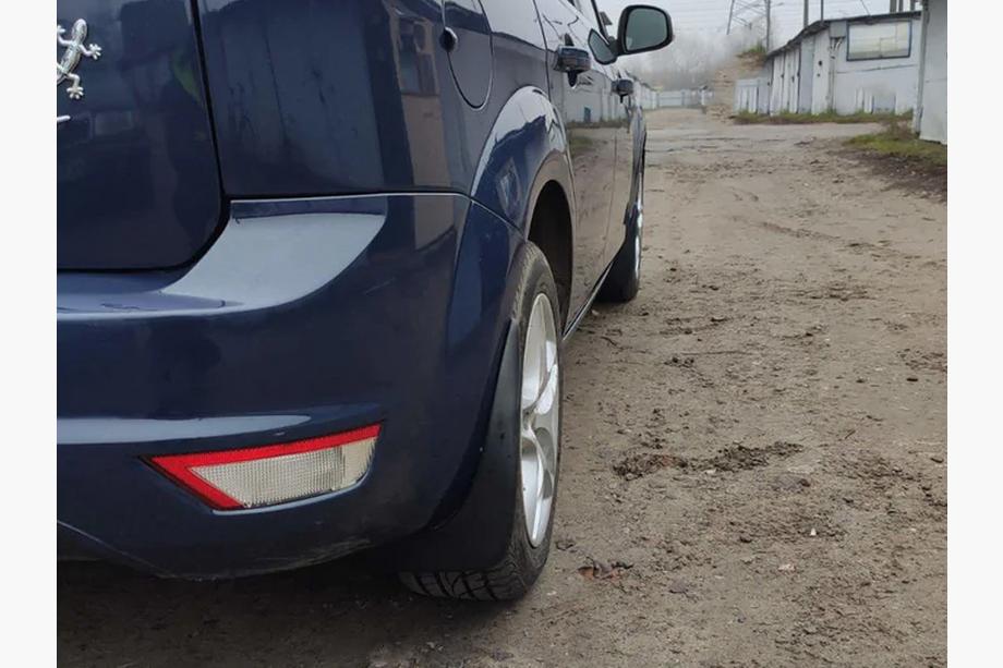 Ford Focus II 2008-2011 Oryginalne chlapacze Premium HB (4 szt.) Zdjęcia 5
