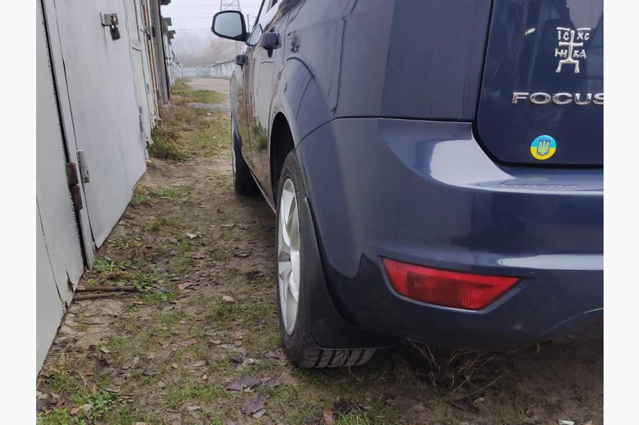 Ford Focus II 2008-2011 Oryginalne chlapacze Premium HB (4 szt.) Zdjęcia 1